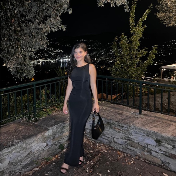 Meet your Posher, Debbie H. - Picture 2 of 3